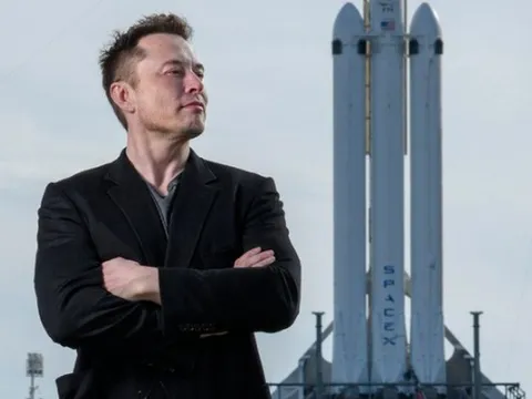 Elon Musk thúc đẩy tham vọng không gian với thương vụ “siêu khủng”