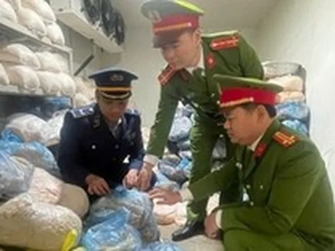 Phát hiện 1 tấn da lợn bốc mùi chuẩn bị tuồn ra thị trường dịp Tết