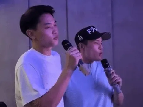 Cầu thủ Đình Bắc song ca với Quân A.P 'gây sốt', Huyền Lizzie sexy