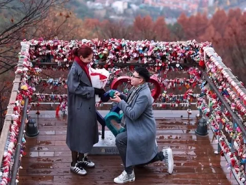 Cầu thủ Đức Huy và bạn gái sắp về chung một nhà, nhan sắc "đằng gái" khiến nhiều người bất ngờ