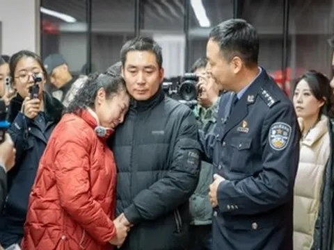 Con trai 3 tuổi mất tích khi đi sắm Tết, 37 năm sau mẹ vỡ òa giây phút đoàn tụ