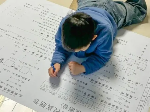 Bài tập về nhà 'siêu to khổng lồ' gây tranh luận ở Trung Quốc