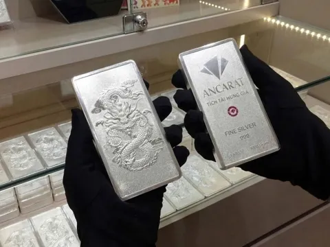 Giá bạc giảm gần 6 triệu đồng/kg