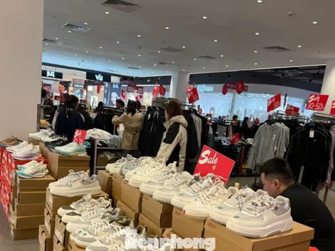 Cảnh lạ lùng tại siêu thị, trung tâm thương mại Hà Nội áp Tết