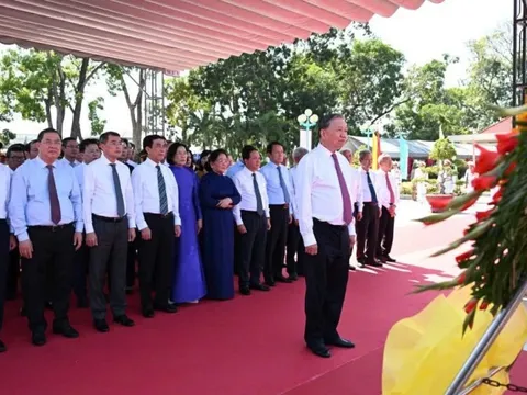 Tổng Bí thư Tô Lâm dâng hương, tri ân các anh hùng liệt sĩ tại Tây Ninh