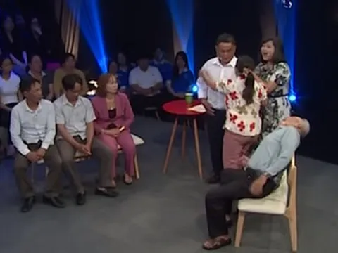 Gặp lại con trai thất lạc 46 năm, cụ ông U90 ở Lâm Đồng khóc òa vì hạnh phúc