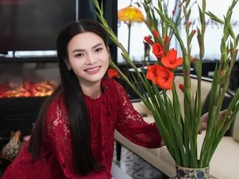 Ngắm nhà NSND Phạm Phương Thảo và Sao Việt đón Tết tràn sắc xuân