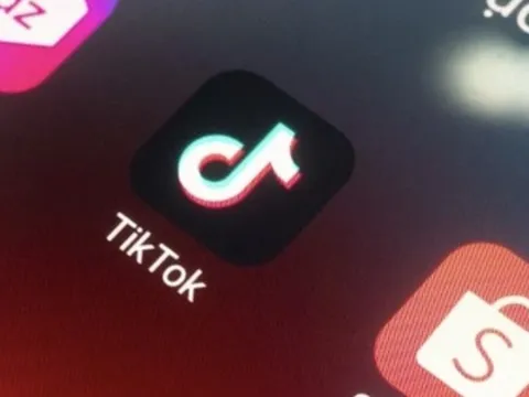 Một năm tăng phí liên tục, giá hàng trên sàn “đội” thêm 33%