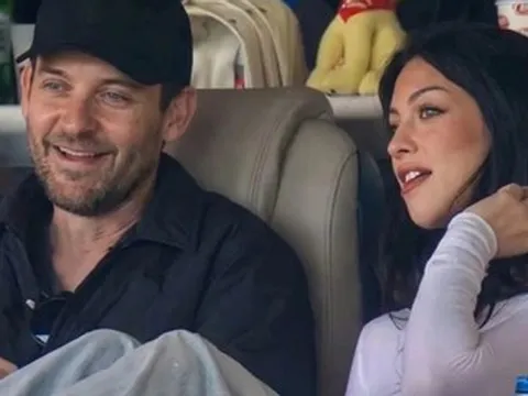 Diễn viên 'Người Nhện' tình tứ bên bạn gái tin đồn kém 31 tuổi