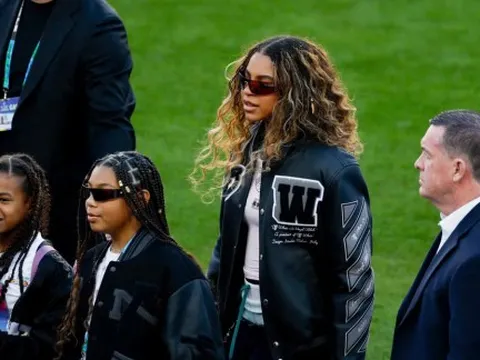 Phong cách tuổi 14 của con gái Beyoncé 'chiếm sóng' tại Super Bowl 2026