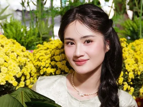 Hoa hậu Ý Nhi gây bất ngờ với hình ảnh “gái đảm” tất bật dọn nhà, nấu nướng ngày cận Tết