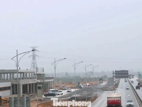 Trạm dừng nghỉ cao tốc Bắc - Nam qua Nghệ An chưa xong, tài xế xoay xở thế nào?