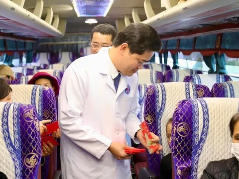 Bữa cơm Tất niên và Chuyến xe yêu thương lan tỏa sự sẻ chia tại Bệnh viện K