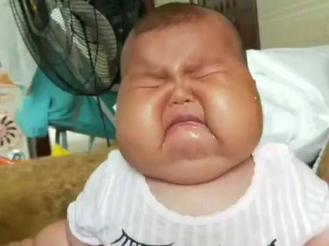 Đi xuất khẩu lao động gửi con gái xinh cho ông bà nuôi, ngày về quê đón Tết cùng con, mẹ nhìn mà không tin nổi