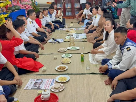 Mang Xuân ra nhà giàn DK1