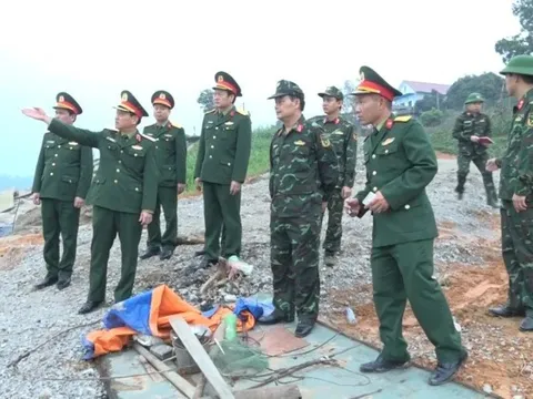 Quân khu 2 khảo sát bắc cầu phao qua sông Lô, đảm bảo giao thông trước Tết