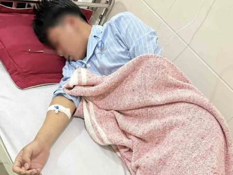 Ăn cá ủ chua, bánh mì, nhiều người nhập viện nghi ngộ độc