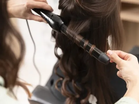 Có nên nhuộm tóc, uốn tóc quá gần ngày tết?