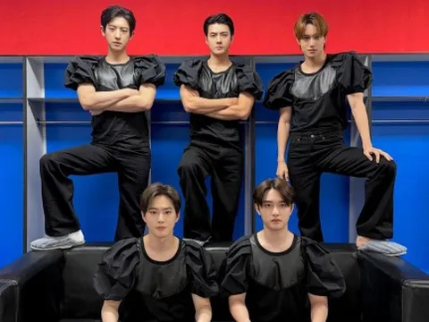 EXO mặc trang phục công chúa tri ân người hâm mộ sau loạt thành tích 'khủng'