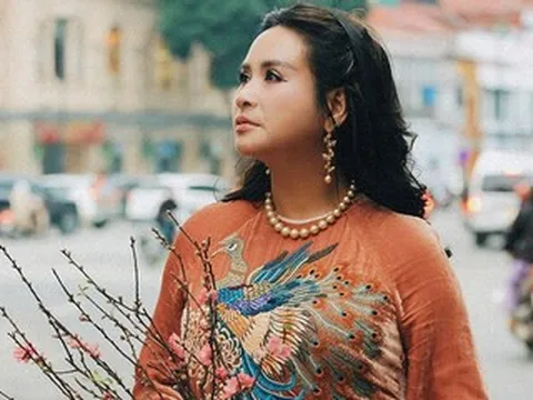 NSND Thanh Lam đầu năm nhiều tâm sự, MC Hoài Anh tất bật đón Tết