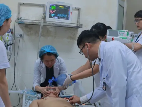 Hàng trăm ca cấp cứu vì tai nạn, pháo nổ trong ngày Tết