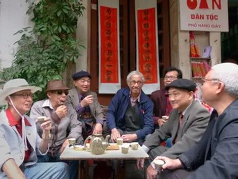 Nhiếp ảnh gia 74 tuổi kể Tết Hà Nội xưa và những cuộc dạo phố đêm giao thừa