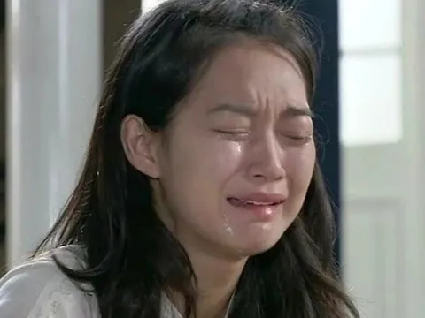 Sang chị chồng chúc Tết được gói cho túi đồ ăn thừa, tôi ghét chẳng buồn mở ra, hôm sau thấy thứ bên trong thì xấu hổ