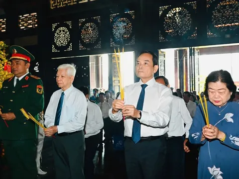 Đoàn Đại biểu dâng hương tại Khu Truyền thống cách mạng Sài Gòn - Chợ Lớn - Gia Định