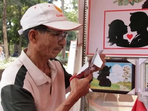 Người đàn ông giữ nghề đặc biệt ở Thảo Cầm Viên, 40 năm đón Tết cùng người lạ