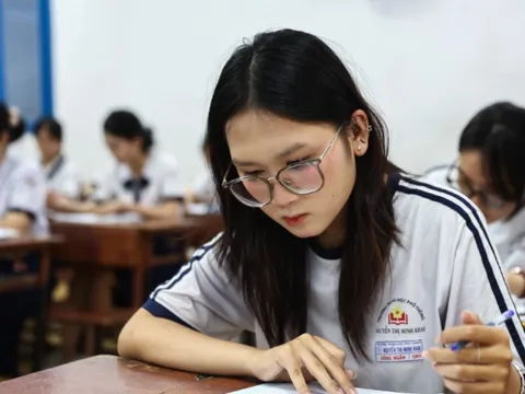 23 tỉnh công bố môn thi thứ 3 vào lớp 10: Vì sao tiếng Anh tiếp tục "giữ sóng"?