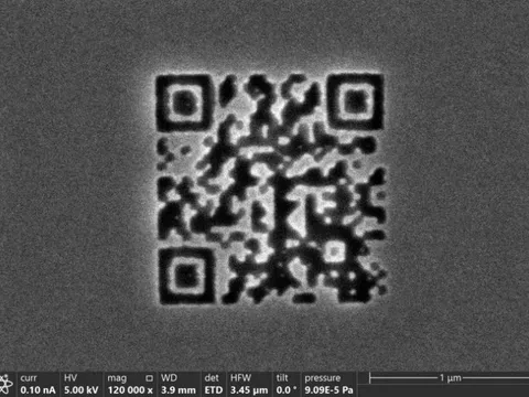 Mã QR nhỏ nhất thế giới: Chỉ 1,98 micromet vuông, bé hơn cả vi khuẩn và được Guinness công nhận