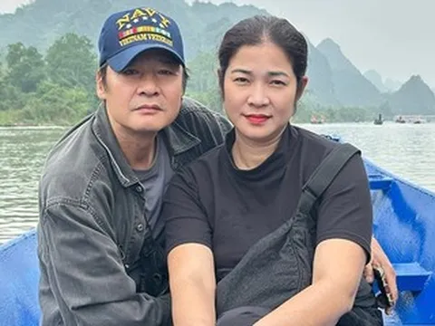 Phan Hiển 'nịnh' vợ hơn 11 tuổi, Võ Hoài Nam tình tứ bên vợ kém 12 tuổi