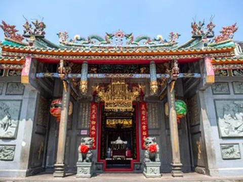 Chùa ở TPHCM có tượng ngựa Xích Thố cao hơn 2m, nhiều người đến cầu may