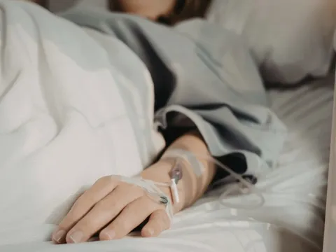 Tử vong sau truyền dịch tại nhà, nghi sốc phản vệ