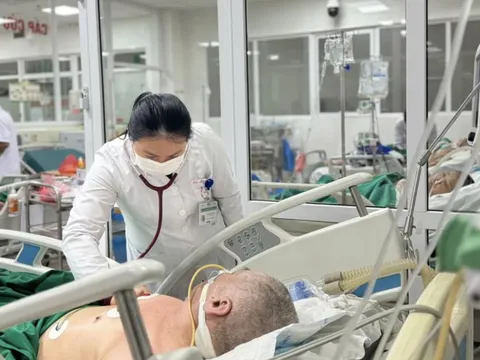 Không chỉ trơn trượt, nồm ẩm còn là “ổ bệnh” trong nhà kín