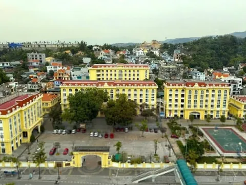 Nháo nhác tìm người trông trẻ vì học sinh được nghỉ Tết nhiều ngày