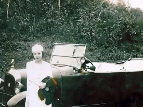 Hoa hậu xứ Mường nổi tiếng một thời đẹp như đóa hoa rừng, nhưng số phận truân chuyên ứng với lời tiên tri của họ hàng