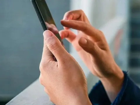 Cảnh báo: Màn hình đang sáng bỗng nhiên tối đen trong 1-2 phút, tiền trong tài khoản không cánh mà bay