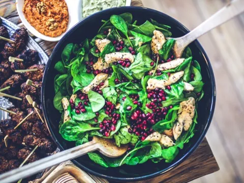 Loại rau được ví như “rau vua” ở Việt Nam, canxi gấp 2 lần sữa, trẻ rất thích ăn, chợ bán chỉ 10.000/bó