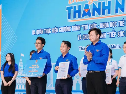 TPHCM khởi động Tháng Thanh niên, Báo Người Lao Động đồng hành trao cờ Tổ quốc