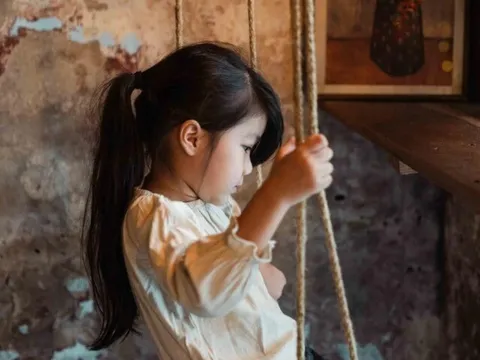 "Mẹ ơi, nhà mình giàu hay nghèo?", câu trả lời chuẩn văn mẫu giúp đứa trẻ thành công trong tương lai