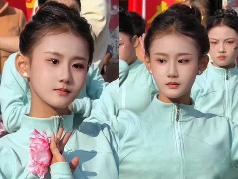 Tham gia biểu diễn văn nghệ ở quê, bé gái lớp 6 nổi tiếng sau 1 đêm vì quá xinh, được ngỏ lời ký hợp đồng 2 tỷ