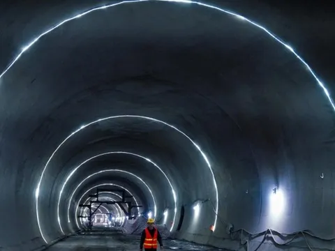 Lần đầu tiên trên thế giới: Trung Quốc để AI "chỉ tay" cho con người xây đường hầm, sai một ly đi một dặm