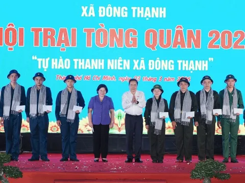 Chủ tịch Quốc hội động viên thanh niên TPHCM lên đường nhập ngũ