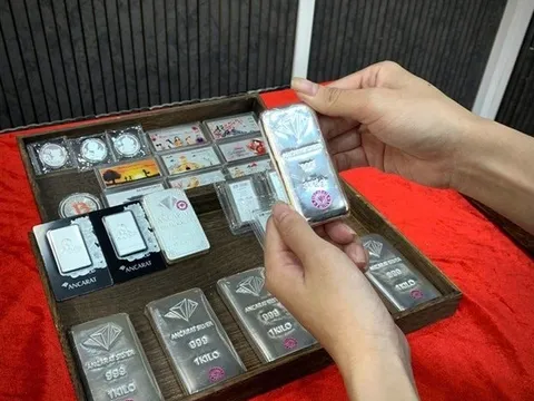 Giá bạc giảm sáng ngày 6/3