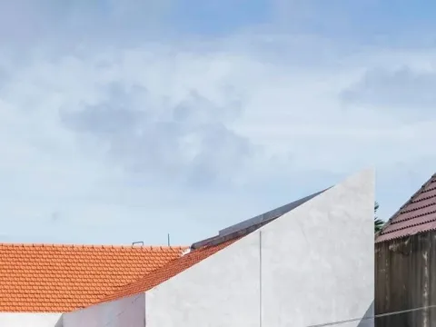 Mái ngói truyền thống trong khối kiến trúc hiện đại