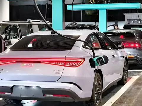 Phát minh của Trung Quốc làm rung chuyển ngành xe điện: sạc nhanh như đổ xăng, sắp có mặt tại Việt Nam?