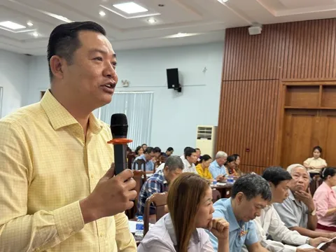 Cử tri ở TPHCM gây chú ý khi đề cập giá xăng dầu, giá gas đang leo thang