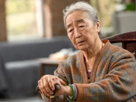 Cứ tưởng có tiền là nghỉ hưu an nhàn trong viện dưỡng lão, tôi hối hận khi tới thăm dì, thấy cảnh tượng đáng sợ