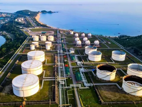 Dầu vượt 100 USD, đây là một trong những quốc gia ít chịu ảnh hưởng nhất: Ôm kho dự trữ trên 1,2 tỷ thùng, tỷ lệ năng lượng tái tạo cao gấp 6 lần Mỹ